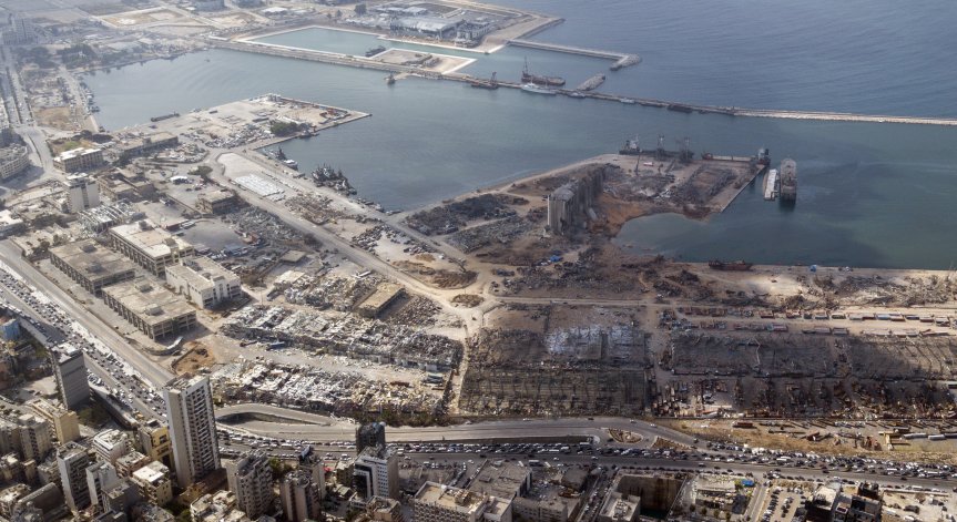 Разпитват бивши и настоящи министри за смъртоносната експлозия в Бейрут