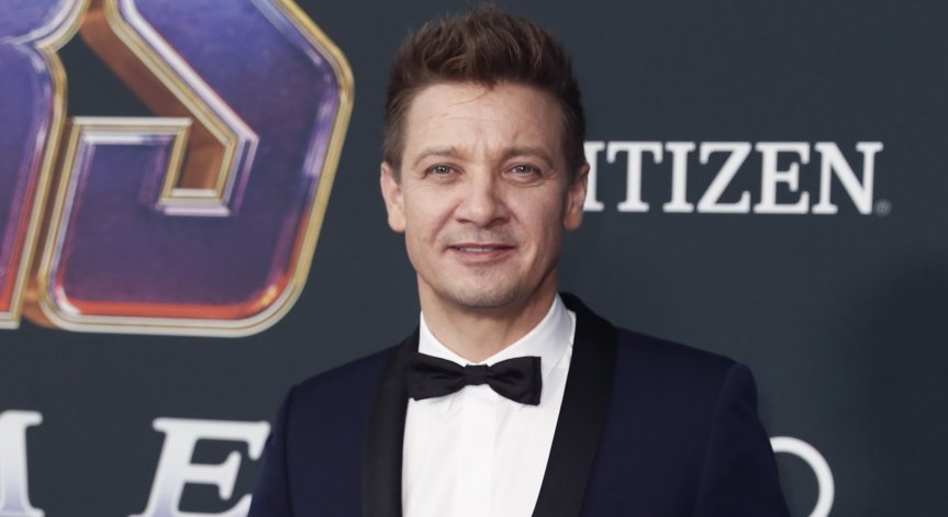 Актьорът на Marvel Джеръми Ренър счупил 30 кости при инцидента със снегорин