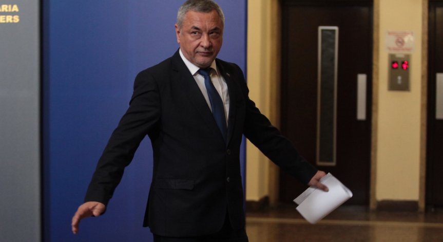 Протести, протести, протести... И Валери Симеонов хвърли оставка!