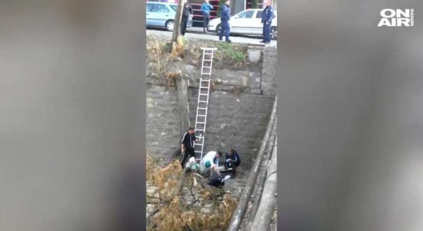 Мъж е с опасност за живота, след като падна в канала на Владайската река