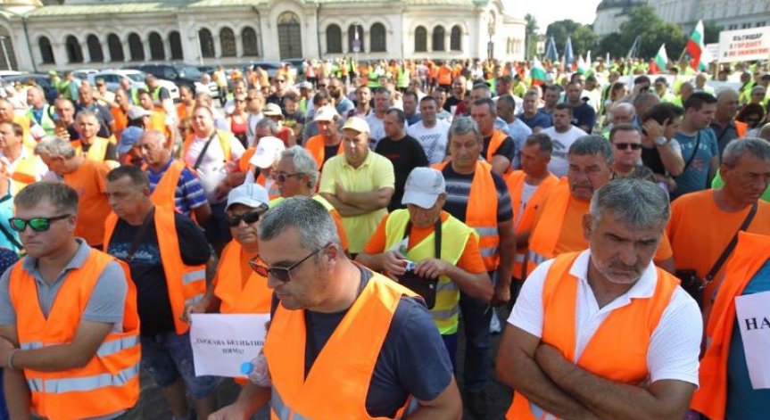 Договориха се: МРРБ ще плати поне 200 млн. лв. на пътните фирми