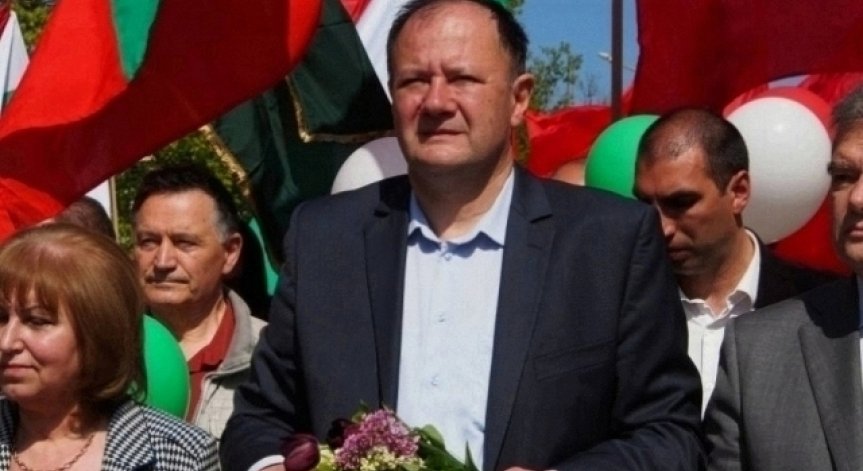 Натиснаха Манолова да се откаже от президентския вот, разкри Миков
