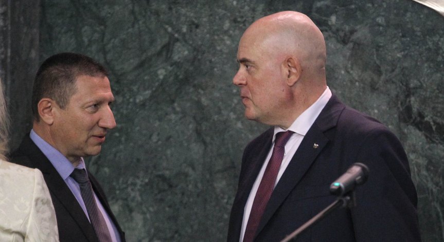 Зарков насрочи изслушване на Гешев и Сарафов във ВСС