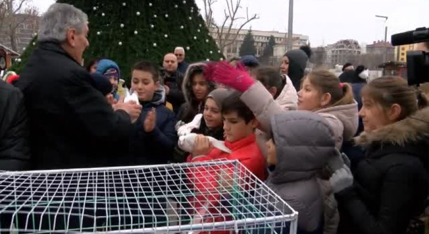 Бургас приветства европредседателството с 28 бели гълъба