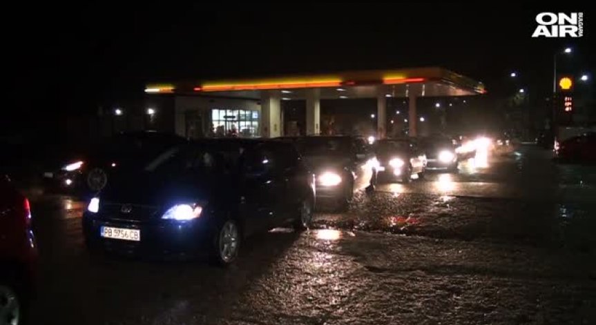 Карловци отново на протест: Блокираха главния път София-Бургас