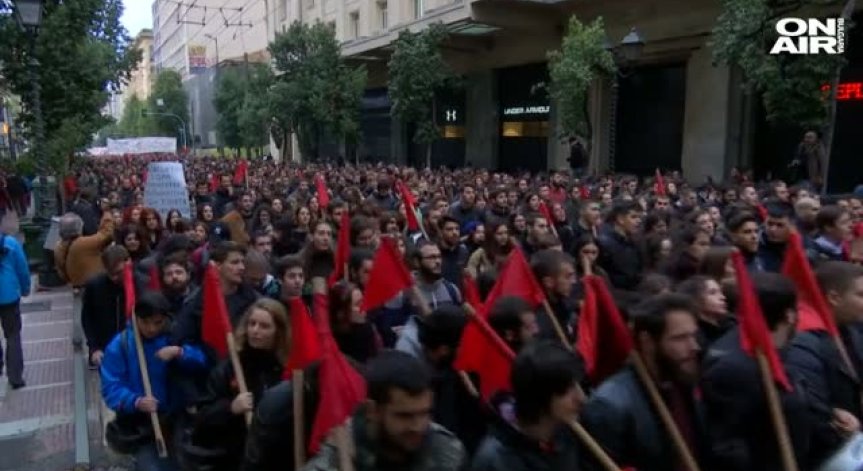 Гърците отбелязаха годишната от студентския бунт срещу военната хунта