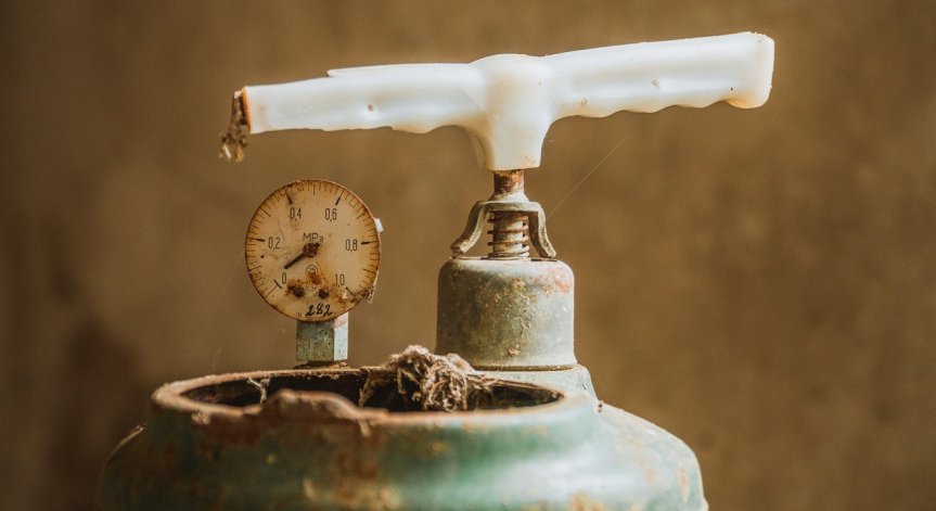 Газова бутилка се взриви в заведение и отнесе прозорците на блокове в София