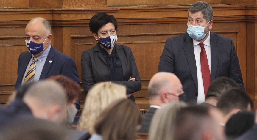 Трима министри за 