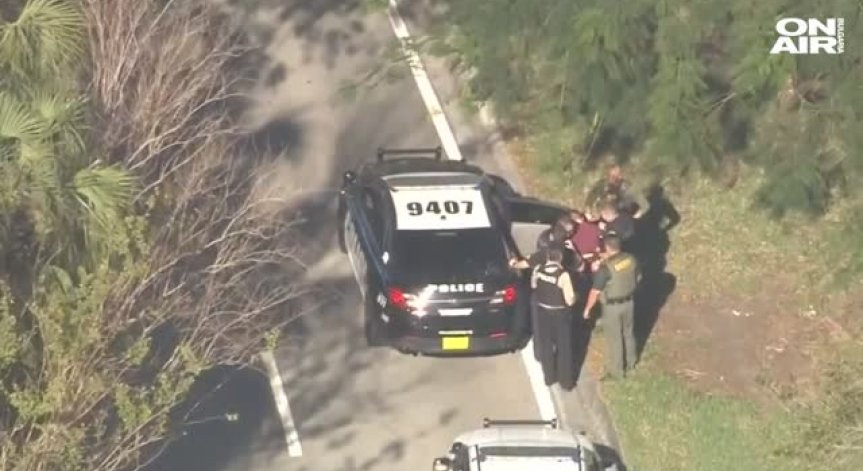 17 жертви на безразборната стрелба в гимназията във Флорида