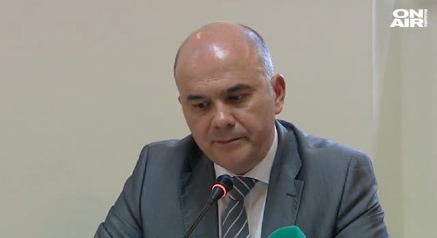 До петък Бисер Петков трябва да има становище за Закона за личната помощ