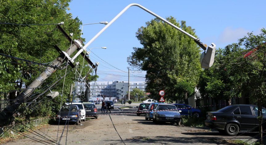 Подадени са над 50 сигнала за счупени клони.