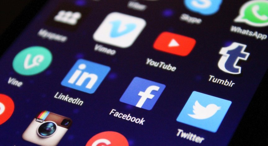 Пандемията ни направи още по-зависими от технологичните гиганти