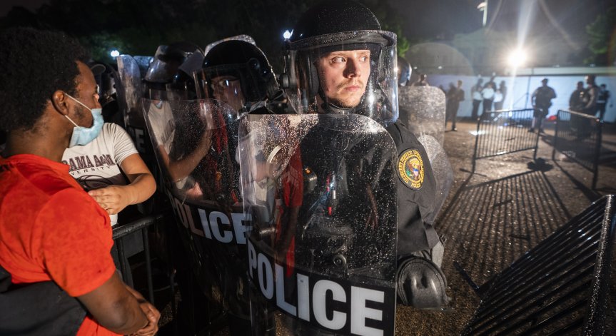 Протестиращите в САЩ блокирали и достъпа до Белия дом