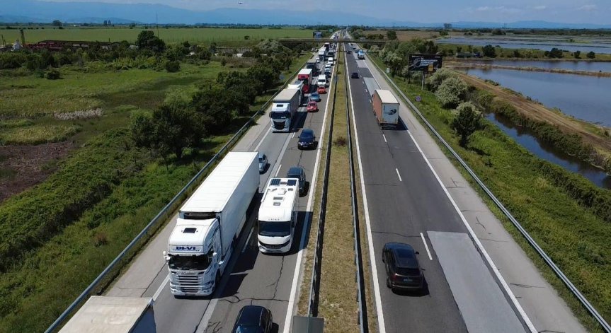 Да не се използват аварийните ленти по автомагистралите за по-бързо придвижване при натоварен трафик.