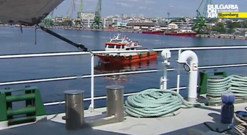 Корабът на Greenpeace Rainbow Warrior пристигна на Морската гара във Варна