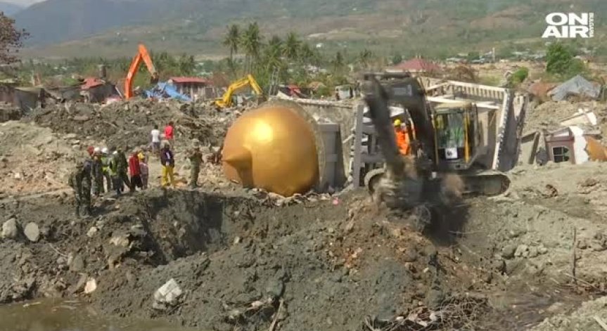 След земетресението и цунамито в Индонезия: 5000 души остават в неизвестност