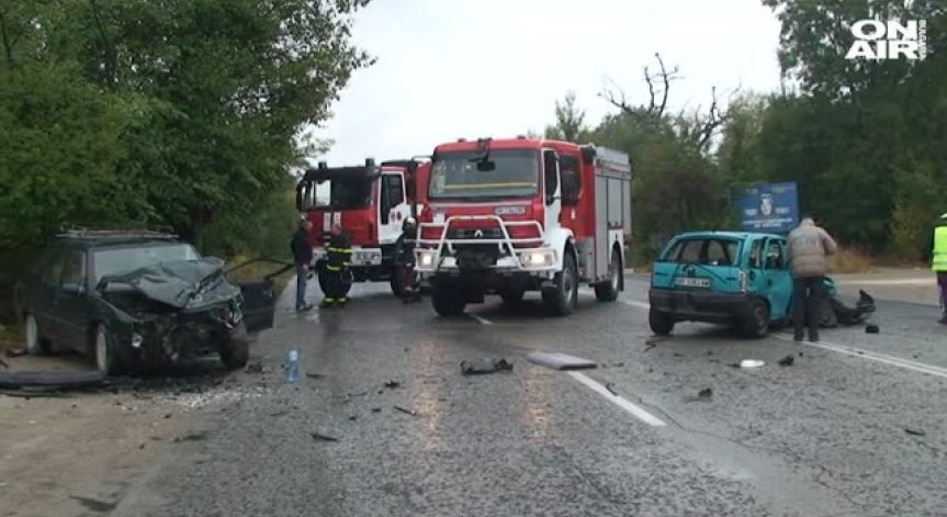Четирима са в болница след тежка катастрофа край Враца