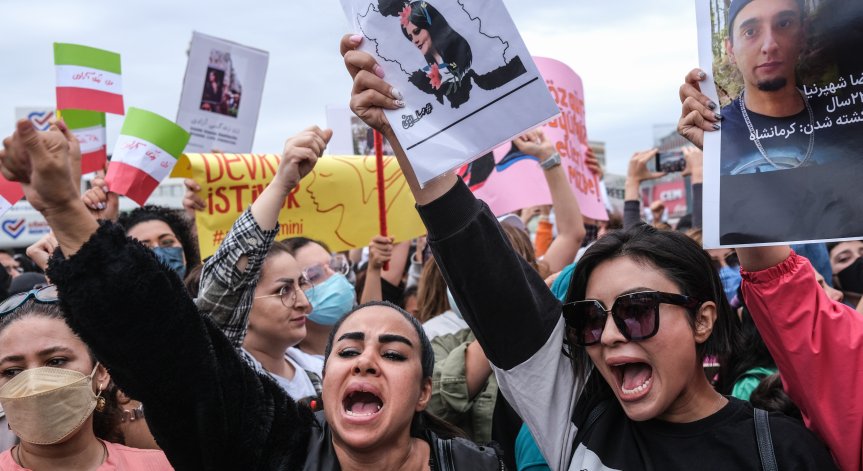 В Иран стрелят на месо по протестиращите. Медиите: Всичко е спокойно