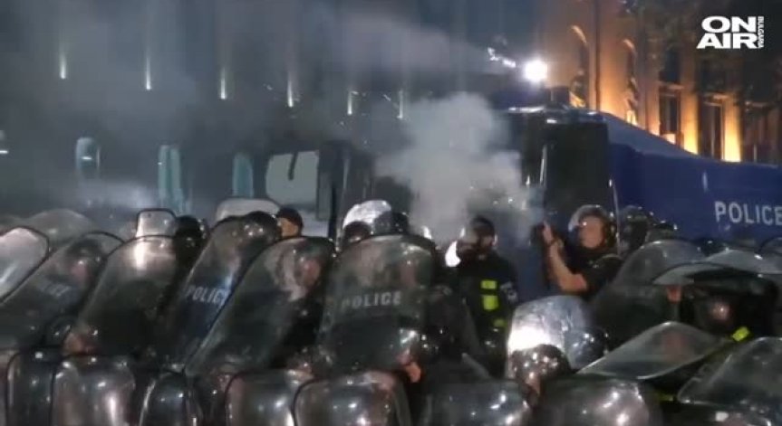 Близо 70 души пострадаха при протест в Грузия