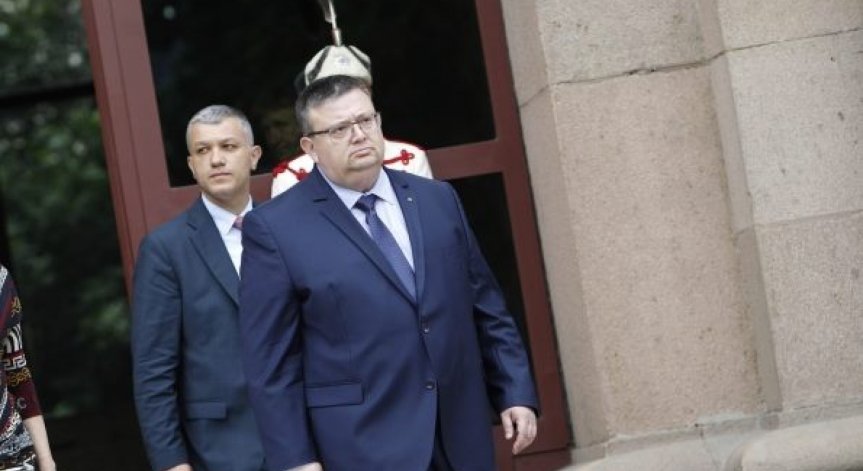 Съмнителен пакет до Цацаров в Съдебната палата - МВР и ДОТИ на крак