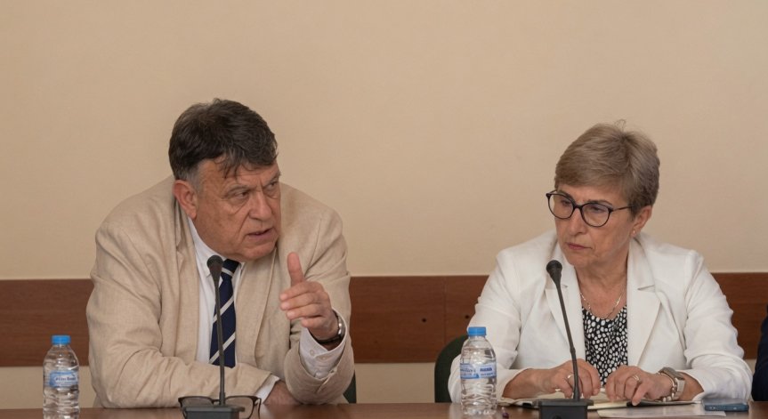 Без компромиси в подготовката на учители, поиска просветният министър от висшето образование