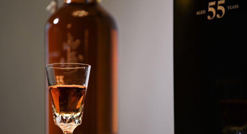 Пандемията, Brexit и Тръмп сринаха доставките на уиски от Шотландия