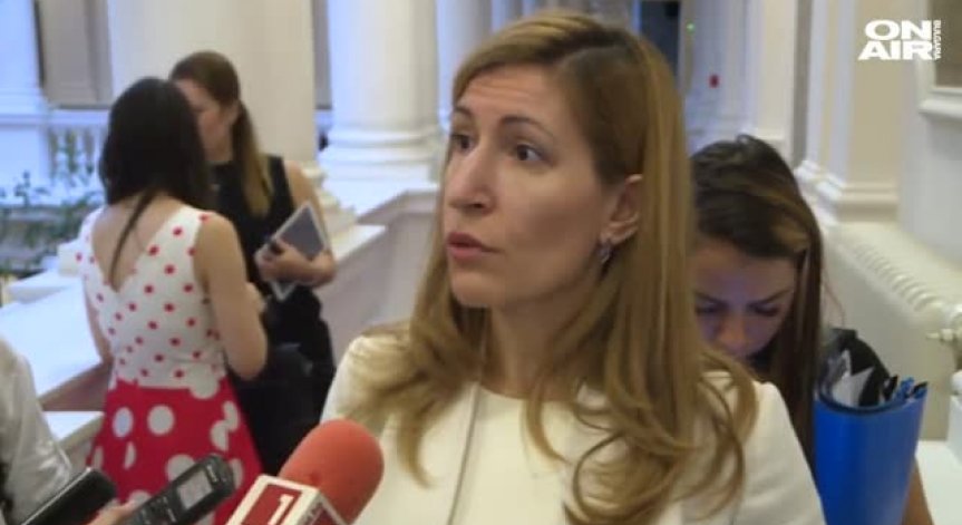Ангелкова: Вицепремиерът не може да преценява законосъобразността на постройките!