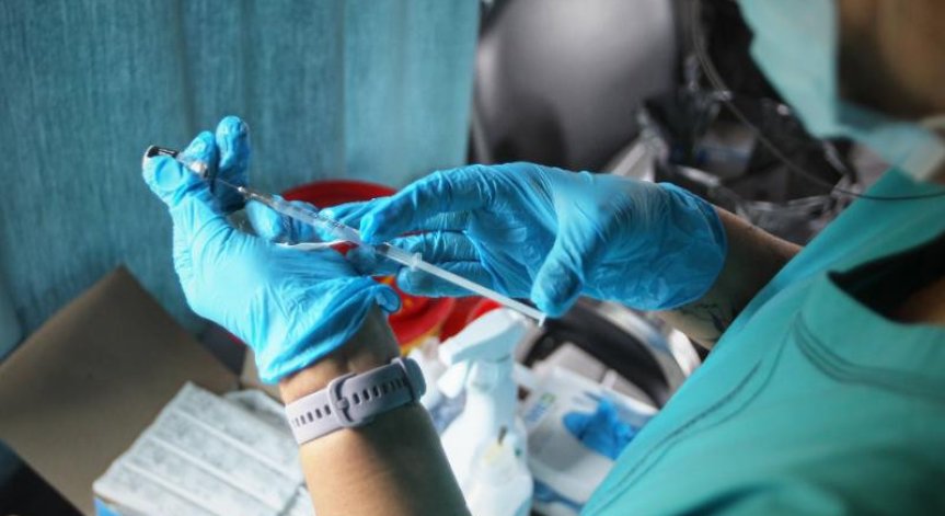 Страничните ефекти при трета доза ваксина – различават ли се от предходните две?