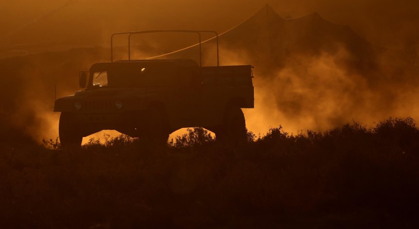 Израел бомбардира дома на лидера на 