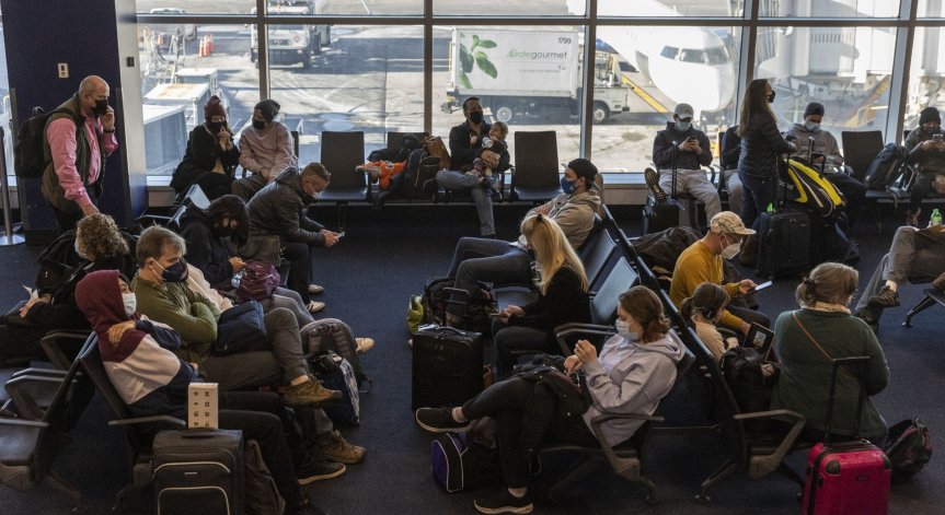 САЩ затягат мерките за пристигащи, без значение дали са ваксинирани