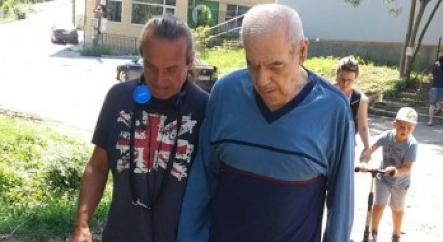 Роднини издирват страдащ от деменция 71-годишен мъж