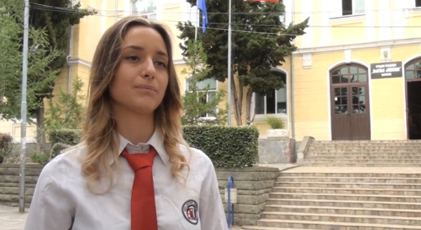 Повелителката на матурите в Пловдив и региона ще учи в Англия