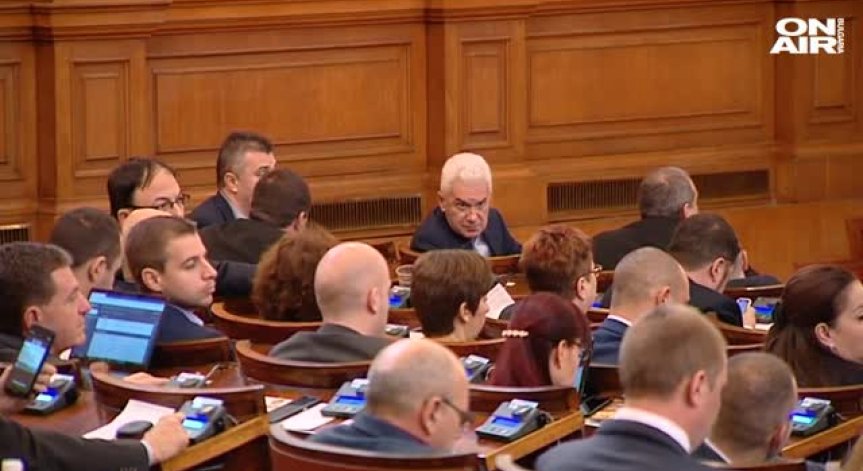 Идеята на Доган за програмен кабинет разбуни духовете, но не срещна подкрепа