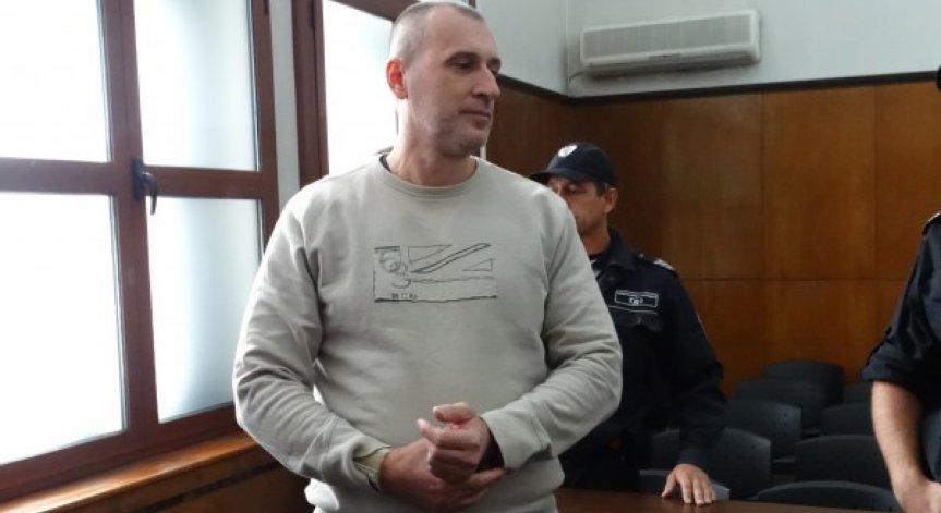 Осъден за двойно убийство полицай обяснява в 1000 страници ръкопис защо е невинен