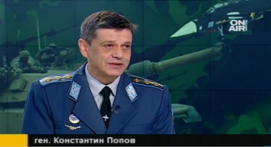 Началникът на отбраната подаде рапорт за освобождаване от военна служба