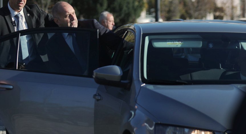 Доходите на политиците: Радев е декларирал сериозна сума и 