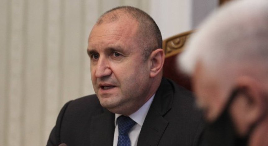 Радев търси решение на проблема с високите цени на тока и газа