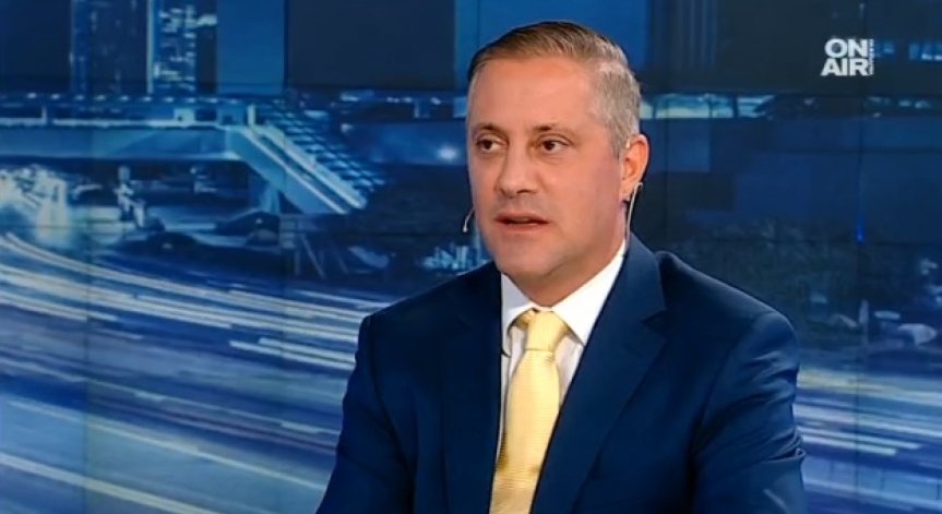 Отново искат оставката на Божидар Лукарски, а той - 