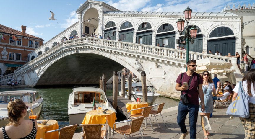 Нови ограничения срещу разпространението на коронавируса влизат в сила в Италия