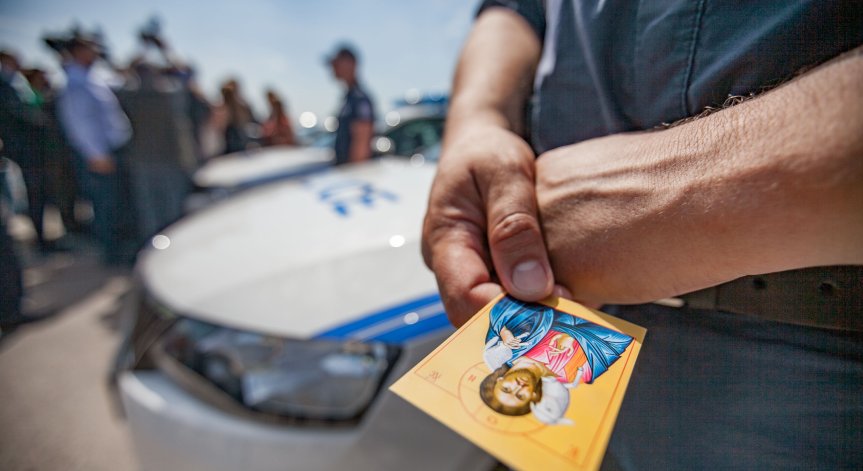 Агресивен шофьор захапа ръката на полицай в Димитровград