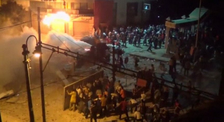 Нови 15 души загинаха в Египет при сблъсъци между протестиращи (видео)