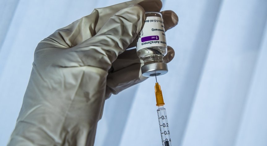 Призив в Германия: Меркел да се ваксинира публично с AstraZeneca
