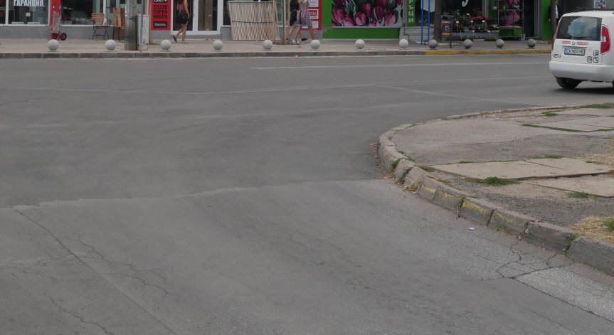 Разбити кръстовища в Пловдив, преминават се с 20-30 км/ч.