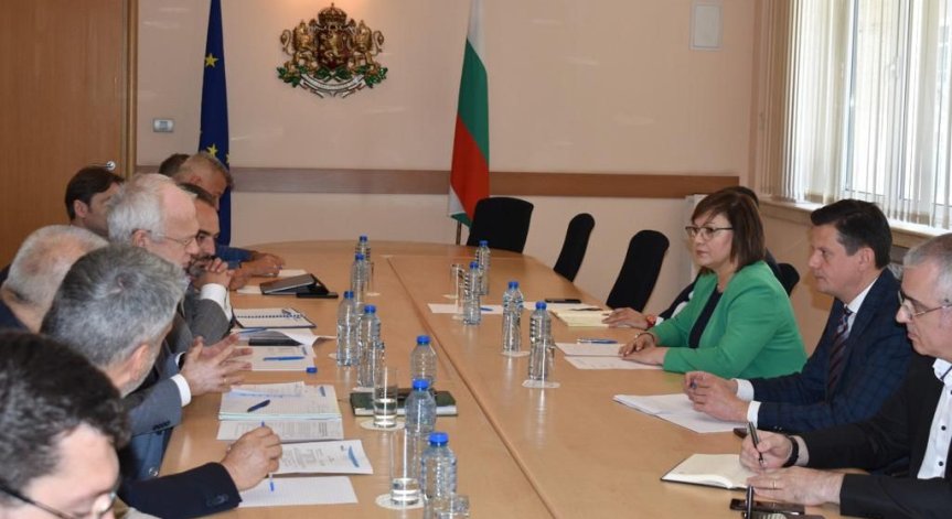 Нинова се срещна с работодателите, те поискаха възстановяване на разговорите с 