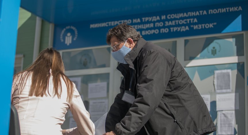 Тройно повече безработни у нас от 13 март насам
