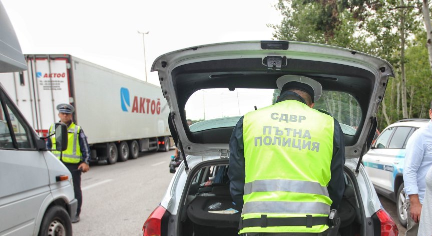 Проверени са над 13 хиляди шофьори.