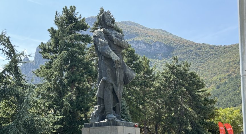 Филмът е с антибългарски послания.