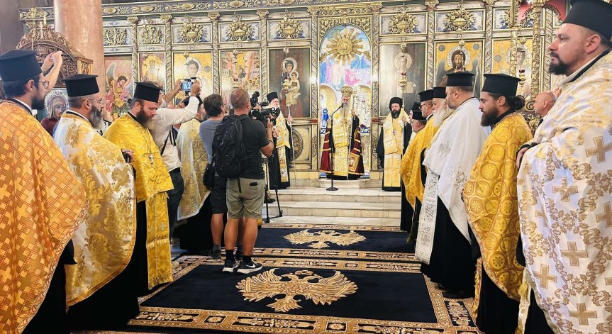 Пловдивският митрополит отслужи тържествен молебен.