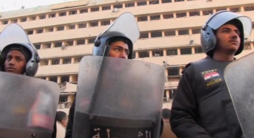 Поне 16 души са загинали при атака на ресторант в Кайро