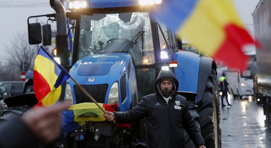 Земеделци излизат на протест в Румъния, ще блокират Букурещ с тежка техника